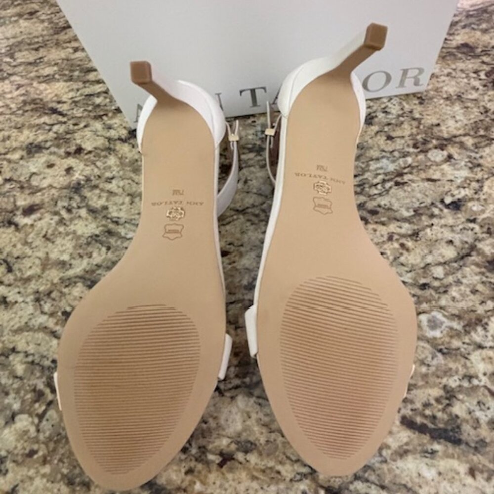 New Ann Taylor Alaina Leather Ankle Strap Sandle 7.5 Cream - Picture 2 of 7